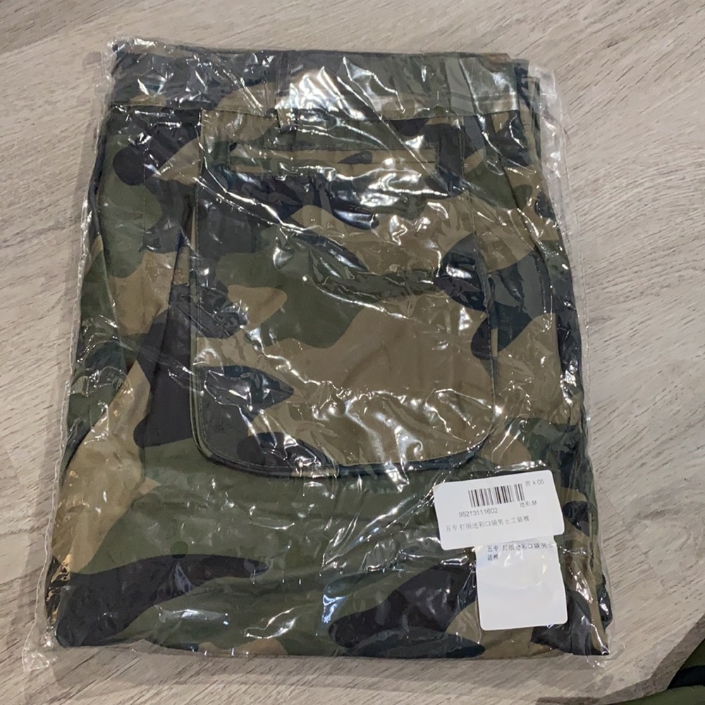 New Camo Jogger Pants with pockets - Picture 6 of 8